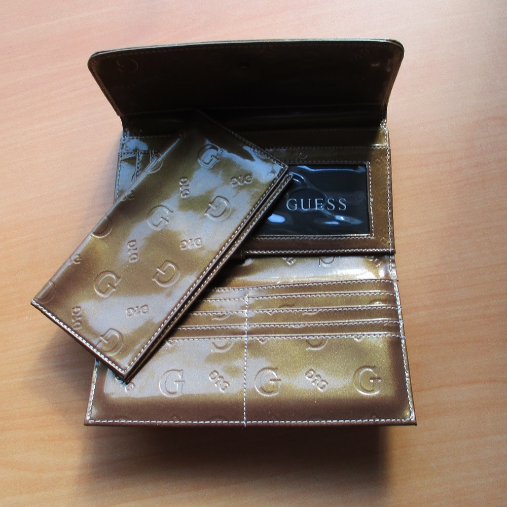 Guess Handbag With Matching Wallet - image 2